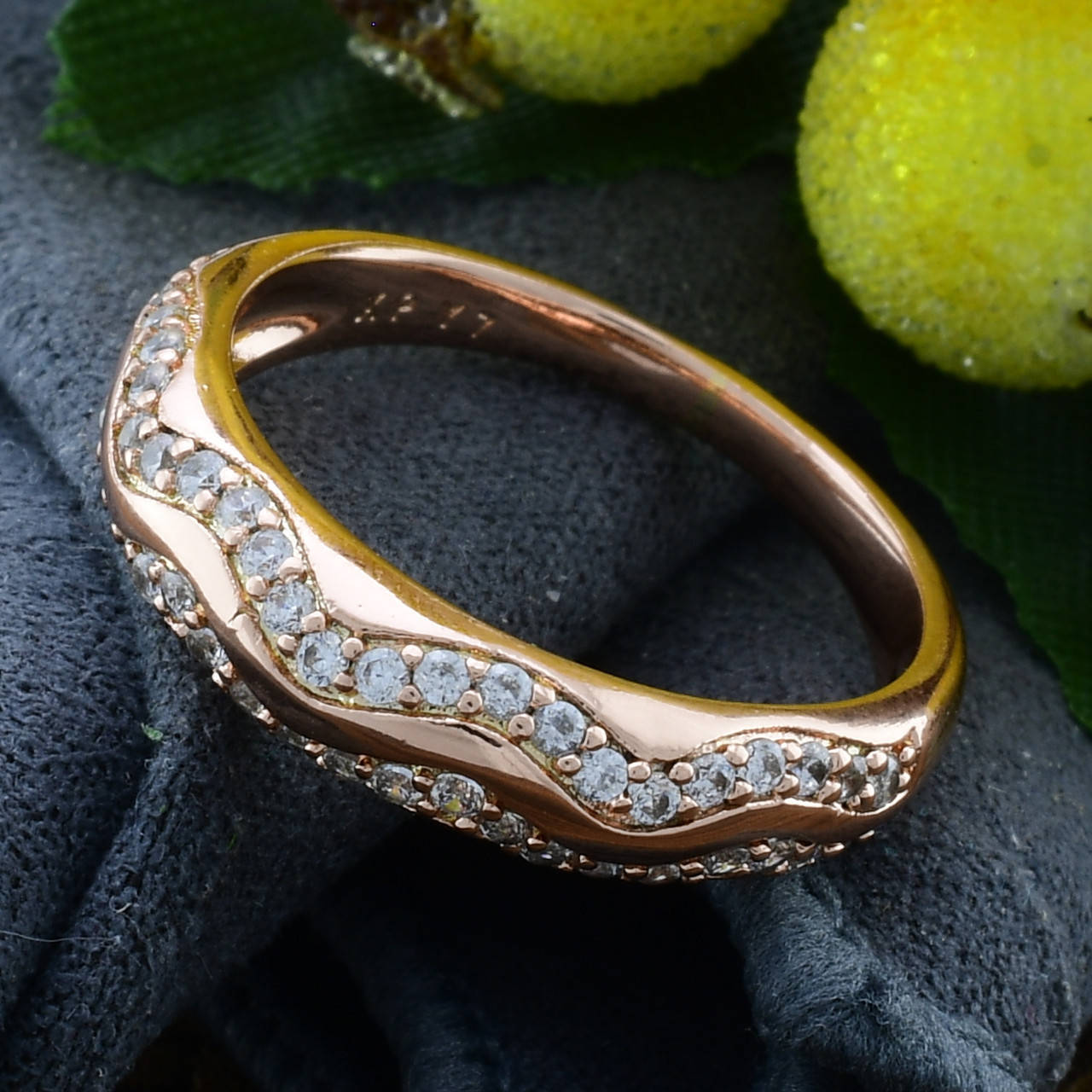 Кольцо Xuping 14151 ширина 4 мм белые фианиты позолота РО размер 19
Кольцо Xuping 14151 ширина 4 мм белые фианиты позолота РО размер 19