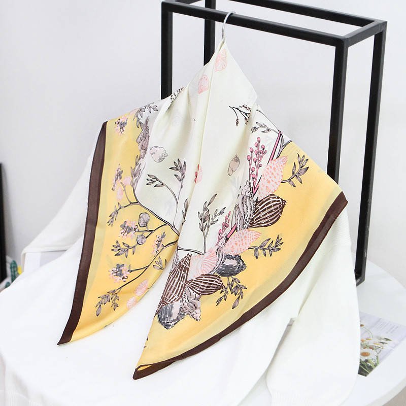 Шелковый платок желтый с белым летний женский 70*70 см