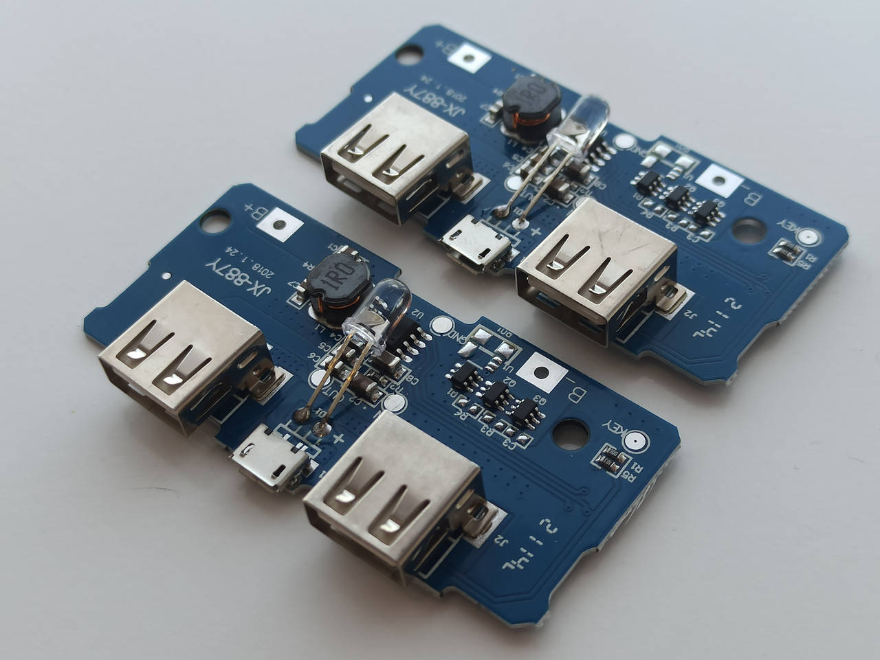 Повербанк POWER BANK USB 5V 2.4A Li ion плата зарядки с контролером портативный аккумулятор с индикацией.
Повербанк POWER BANK USB 5V 2.4A Li ion плата зарядки с контролером портативный аккумулятор с индикацией.