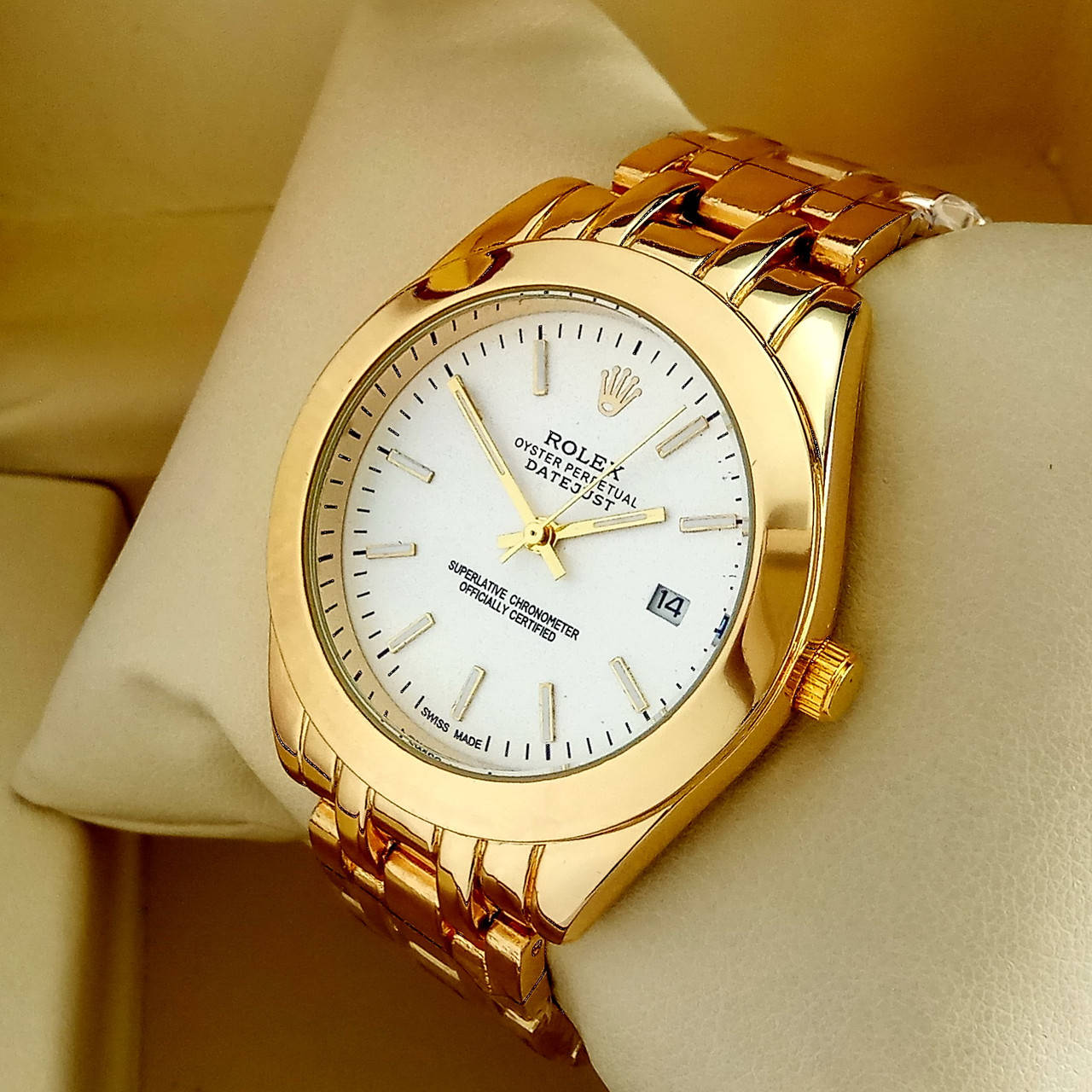 Элегантные часы Rolex А135 на металлическом браслете, золотого цвета, с белым циферблатом, с датой
Элегантные часы Rolex А135 на металлическом браслете, золотого цвета, с белым циферблатом, с датой