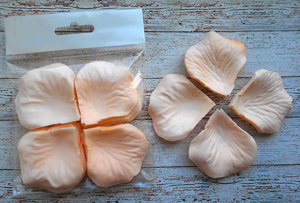 Пелюстки троянди з тканини (100-125шт) персикові
Пелюстки троянди з тканини (100-125шт) персикові