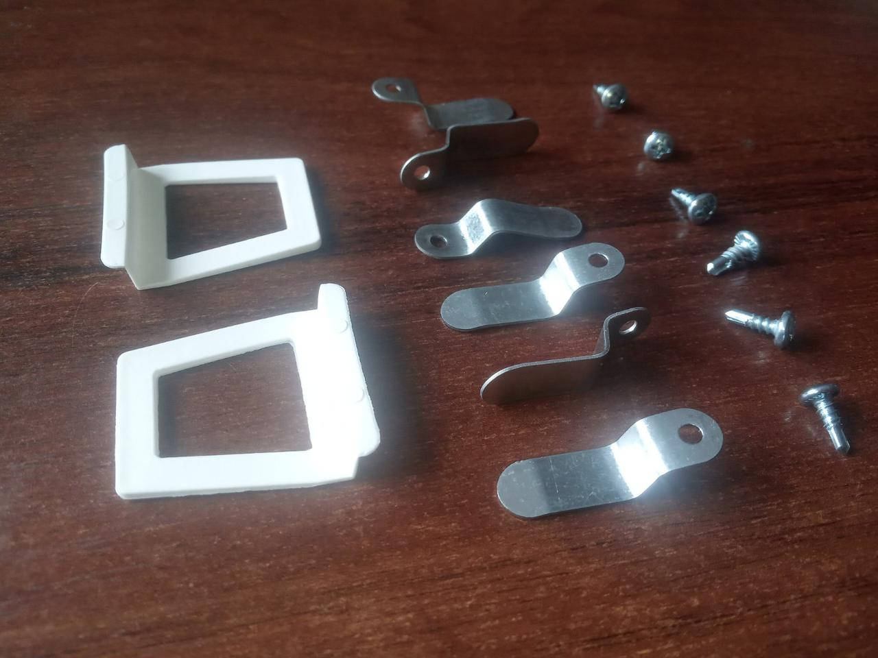 Крепления москитной сетки внутренней с белыми ручками под закатку белые для трехкамерного профиля, Белый
Крепления москитной сетки внутренней с белыми ручками под закатку белые для трехкамерного профиля, Белый