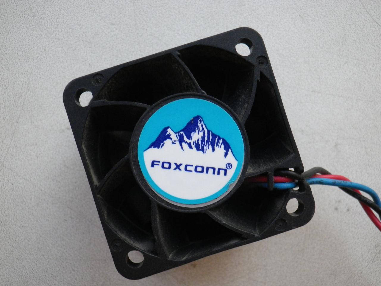 Б/У Кулер 12V серверный турбированный Foxconn DC Brushless efb0412vhd (40*40*28) 0, 15 А
Б/У Кулер 12V серверный турбированный Foxconn DC Brushless efb0412vhd (40*40*28) 0, 15 А