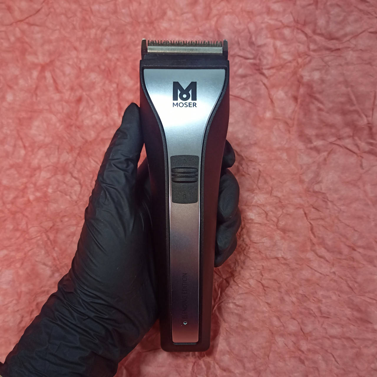 Машинка для стрижки волос беспроводная аккумуляторная Moser Chrom2Style Blending Edition
Машинка для стрижки волос беспроводная аккумуляторная Moser Chrom2Style Blending Edition
