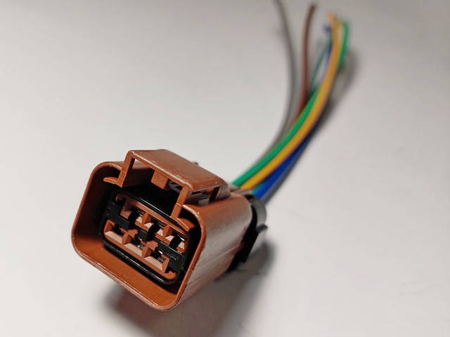 Разъем бензонасоса Ланос наружный / 
Разъем бензонасоса Ланос наружный /