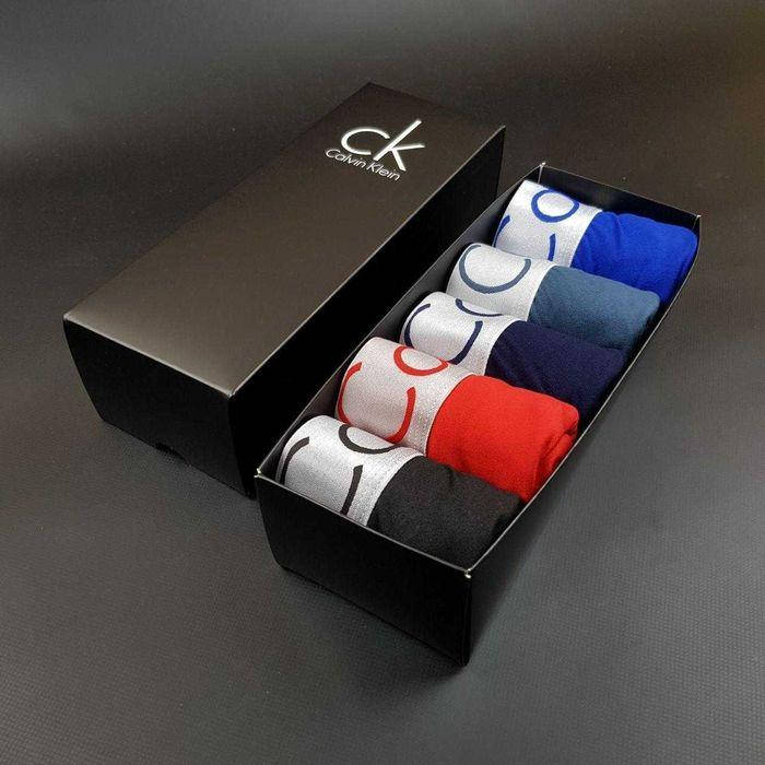 Отличный набор нижнего белья Calvin Klein, мужские трусы Кельвин Кляйн, классические боксерки 5 шт. Реплика! ХХХЛ, Разные цвета
Отличный набор нижнего белья Calvin Klein, мужские трусы Кельвин Кляйн, классические боксерки 5 шт. Реплика! ХХХЛ, Разные цвета