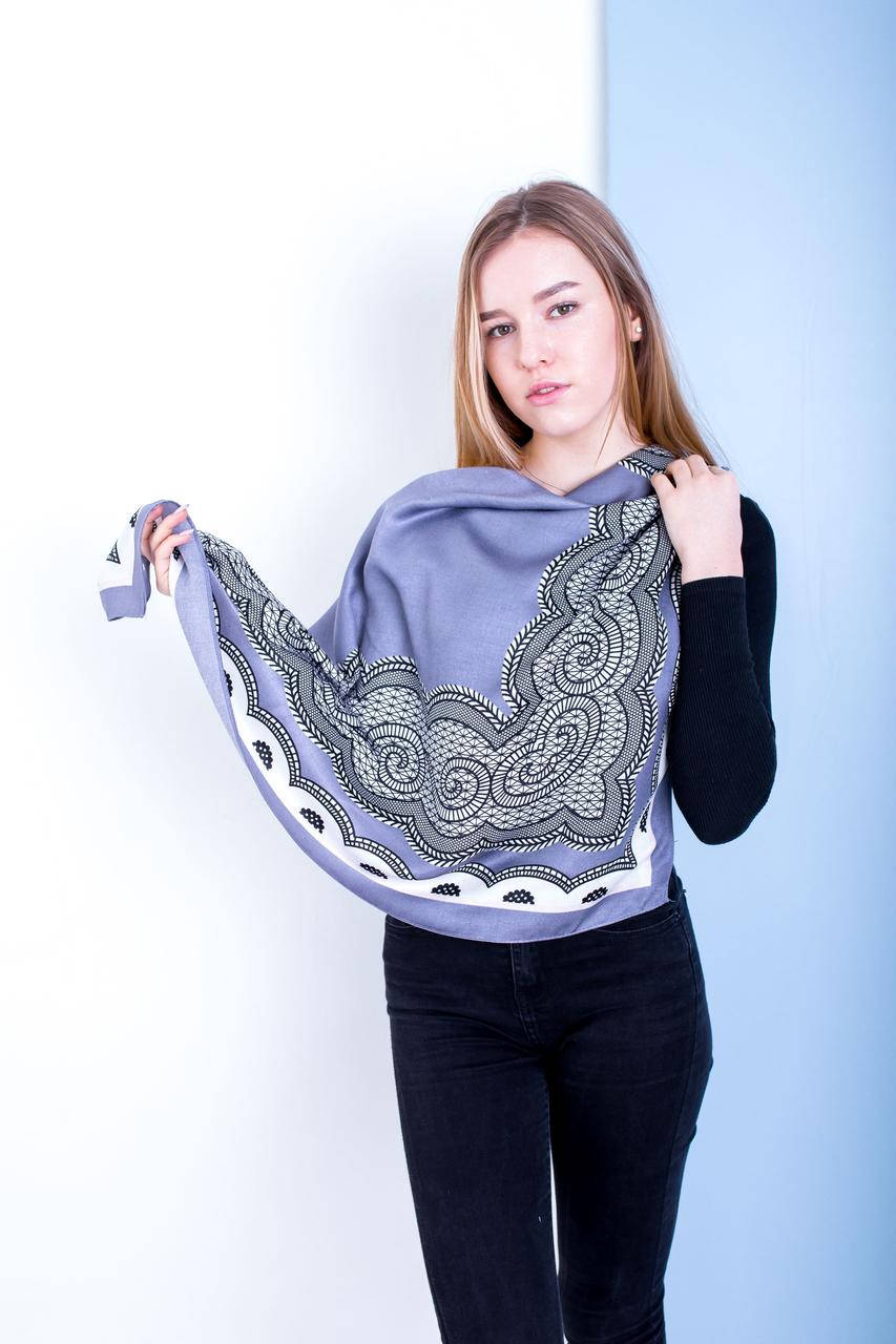 Штапельный платок женский красивый легкий модный головной с узором сиреневого цвета, Сиреневый 
Штапельный платок женский красивый легкий модный головной с узором сиреневого цвета, Сиреневый