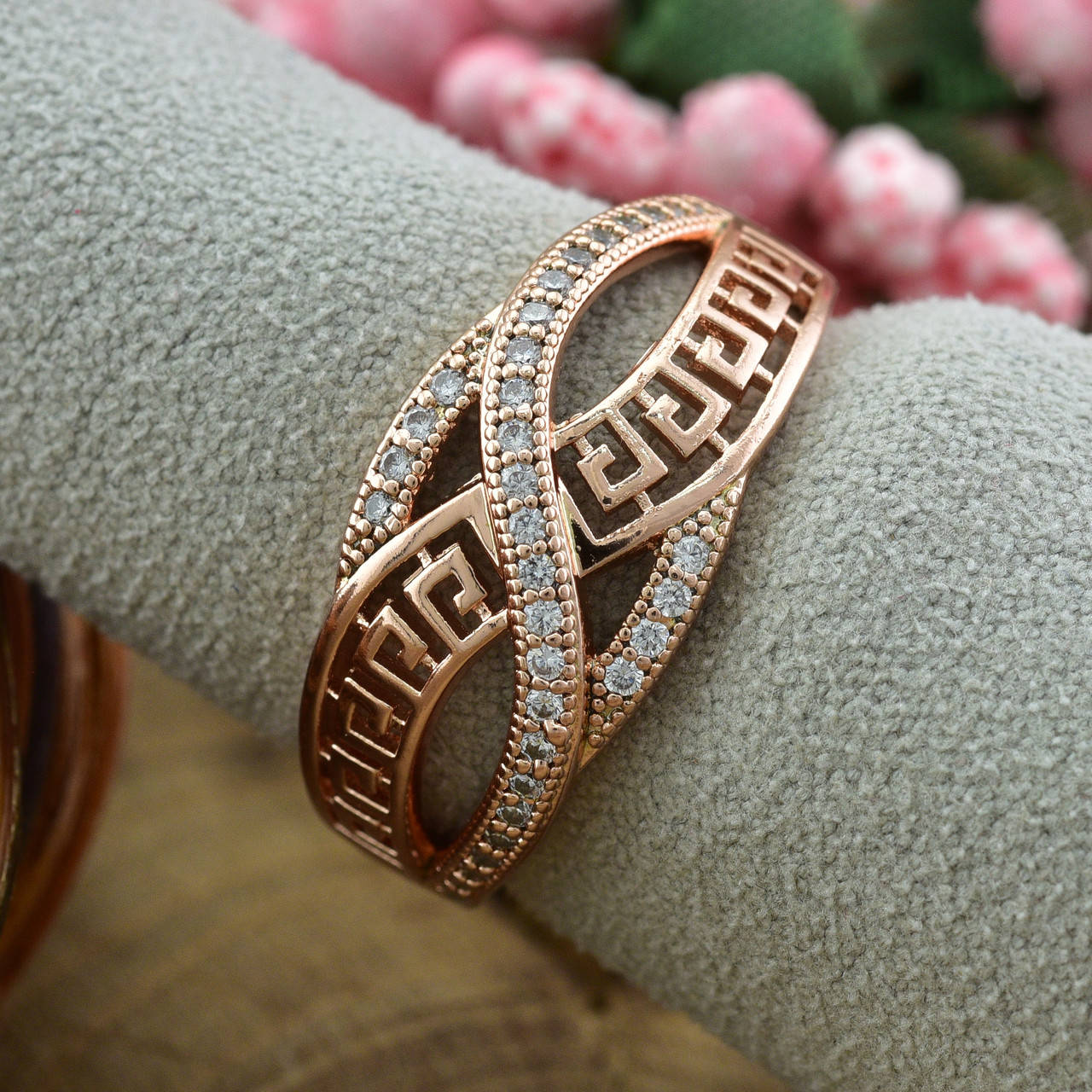 Кольцо Xuping 15221 ширина 10 мм белые фианиты позолота РО размер 18
Кольцо Xuping 15221 ширина 10 мм белые фианиты позолота РО размер 18