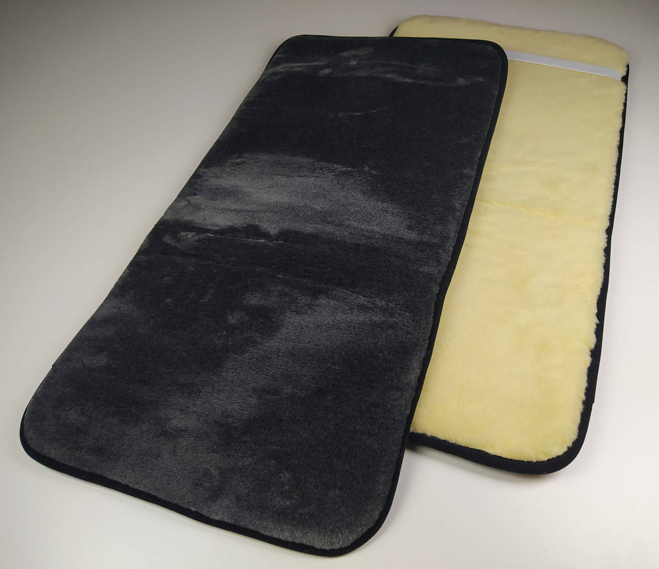 Накидки на сиденье из натуральной овечьей шерсти серая длина 99 см, ширина 50 см.
Накидки на сиденье из натуральной овечьей шерсти серая длина 99 см, ширина 50 см.