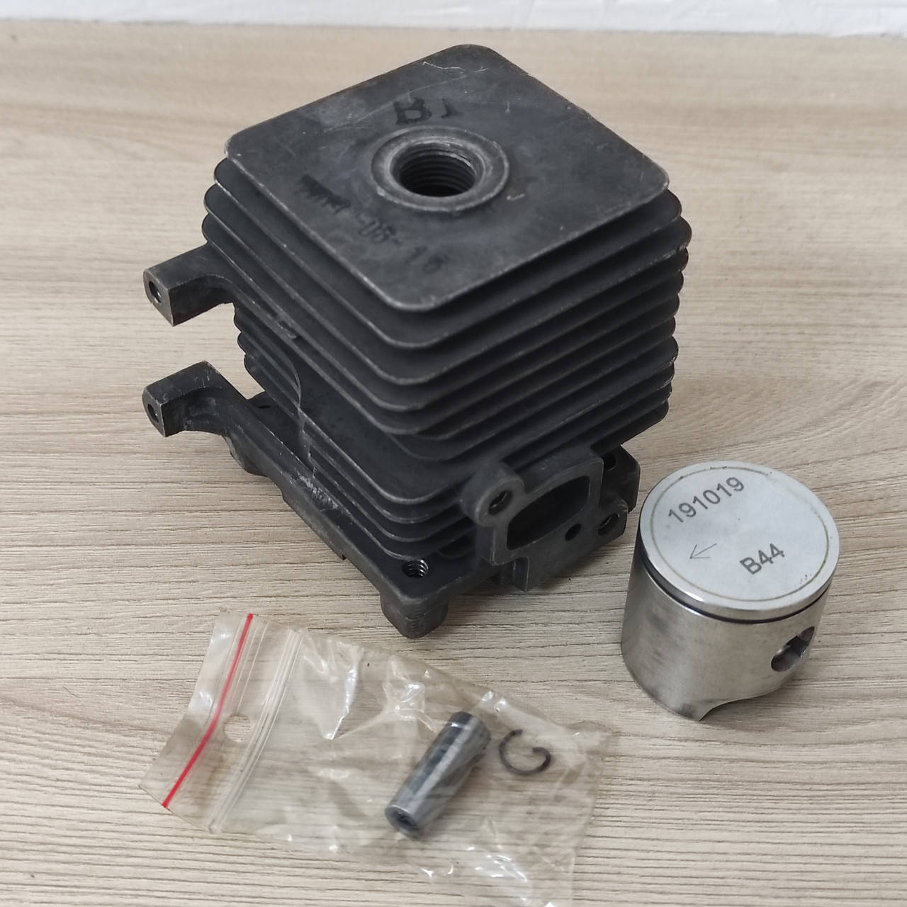 Цилиндр и поршень ОРИГИНАЛ к Stihl FS 55
Цилиндр и поршень ОРИГИНАЛ к Stihl FS 55