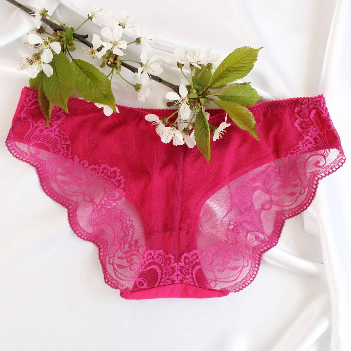 Трусы кружевные женские слипы хлопковые яркого розового цвета с нежным гипюром на задней части, Ладан, Розовый
Трусы кружевные женские слипы хлопковые яркого розового цвета с нежным гипюром на задней части, Ладан, Розовый