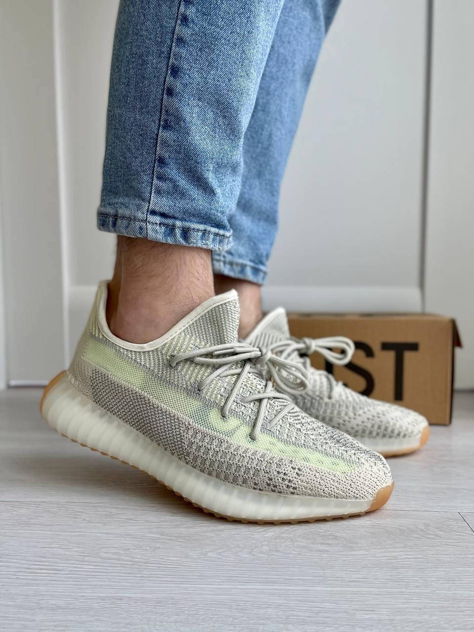 Мужские кроссовки рефлективные Adidas Yeezy Boost 350 v2 (Grey) адидас изи буст в2 350 серые, Серый
Мужские кроссовки рефлективные Adidas Yeezy Boost 350 v2 (Grey) адидас изи буст в2 350 серые, Серый