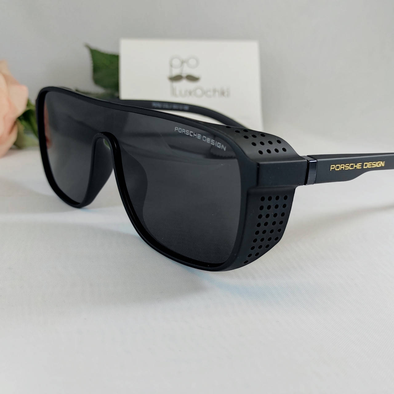 Мужские солнцезащитные поляризованные очки Porsche Design с широкой боковиной матовый пластик, Черный
Мужские солнцезащитные поляризованные очки Porsche Design с широкой боковиной матовый пластик, Черный