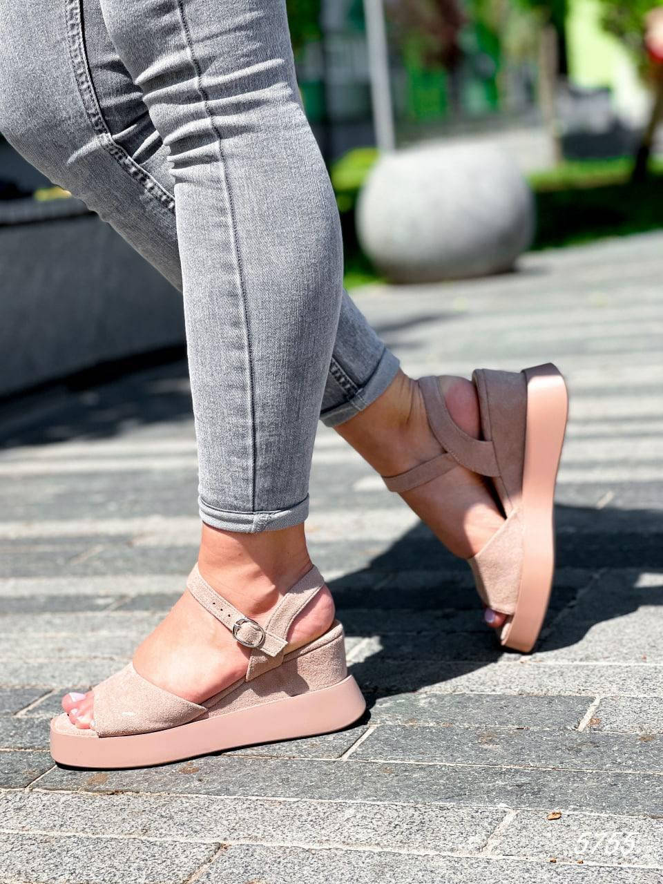 Босоніжки жіночі Bina рожеві 
Босоніжки жіночі Bina рожеві