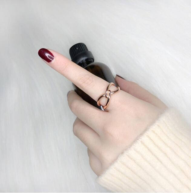 Женское кольцо золотистое 16.5, размер можно регулировать 
Женское кольцо золотистое 16.5, размер можно регулировать