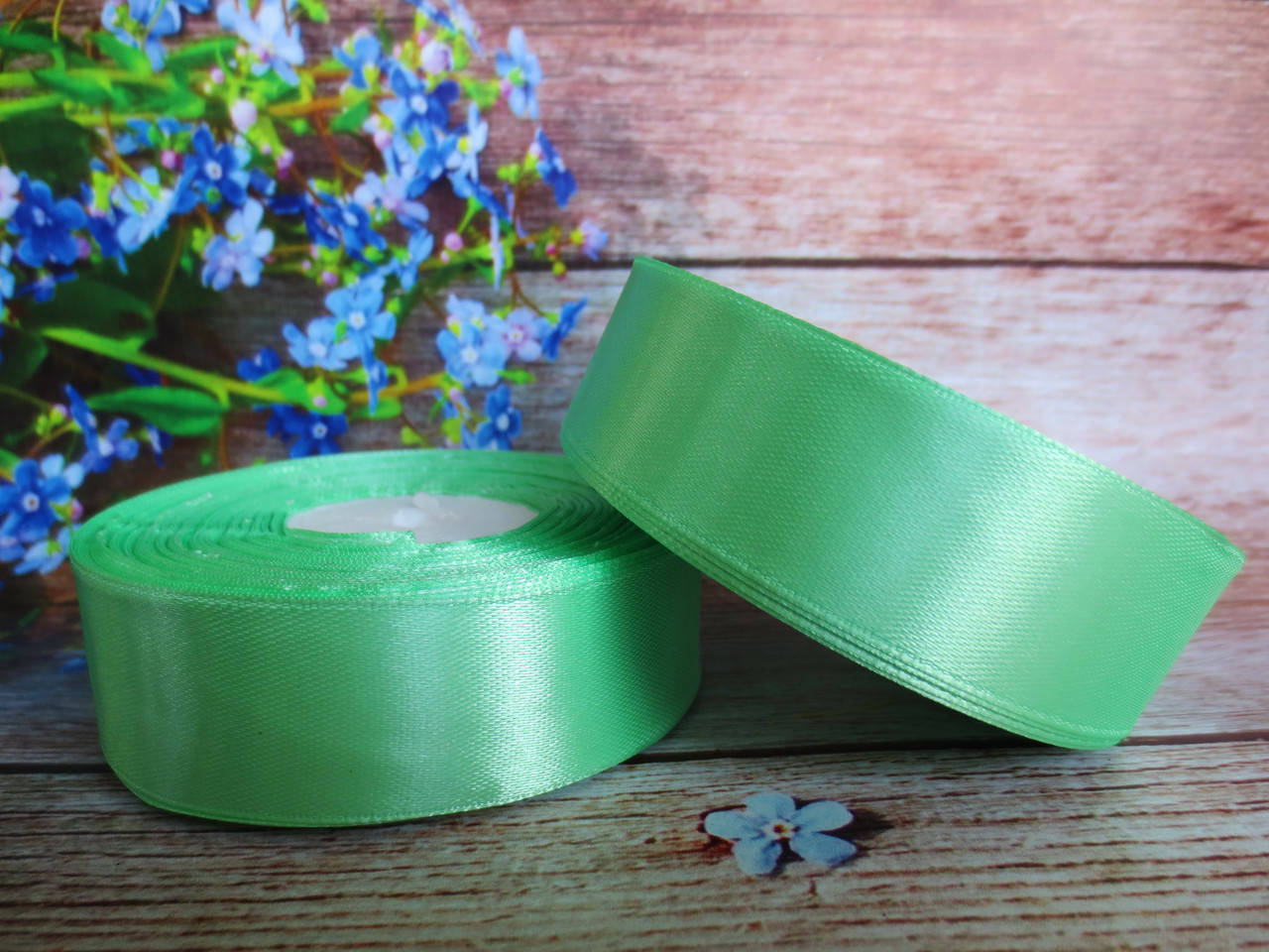 Атласная лента 2,5 см, цвет САЛАТОВЫЙ, 33 м. 
Атласная лента 2,5 см, цвет САЛАТОВЫЙ, 33 м.