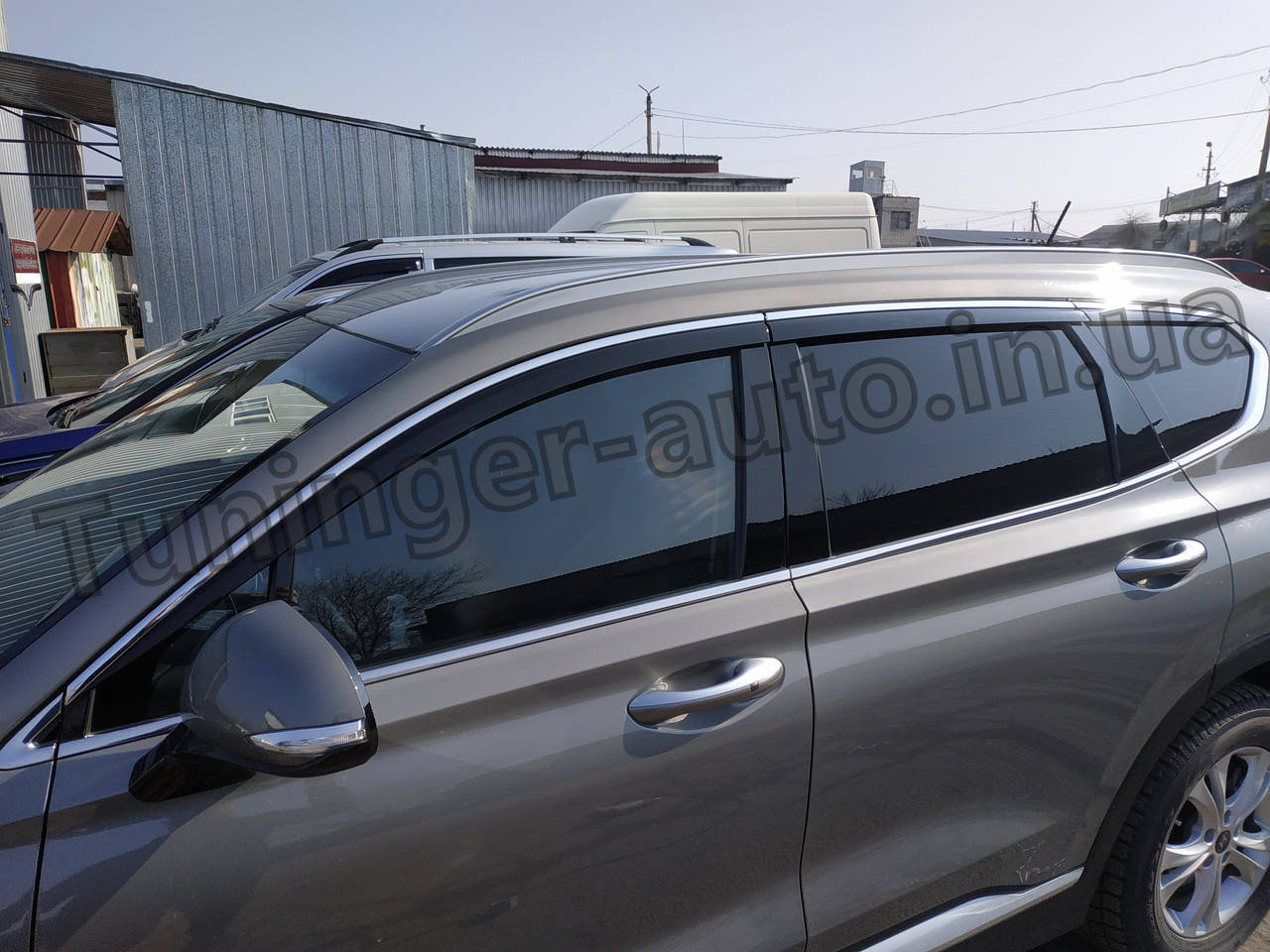 Дефлекторы окон, ветровики с хром молдингом Hyundai Santa Fe 2018- 6шт. (D983/AutoClover)
Дефлекторы окон, ветровики с хром молдингом Hyundai Santa Fe 2018- 6шт. (D983/AutoClover)