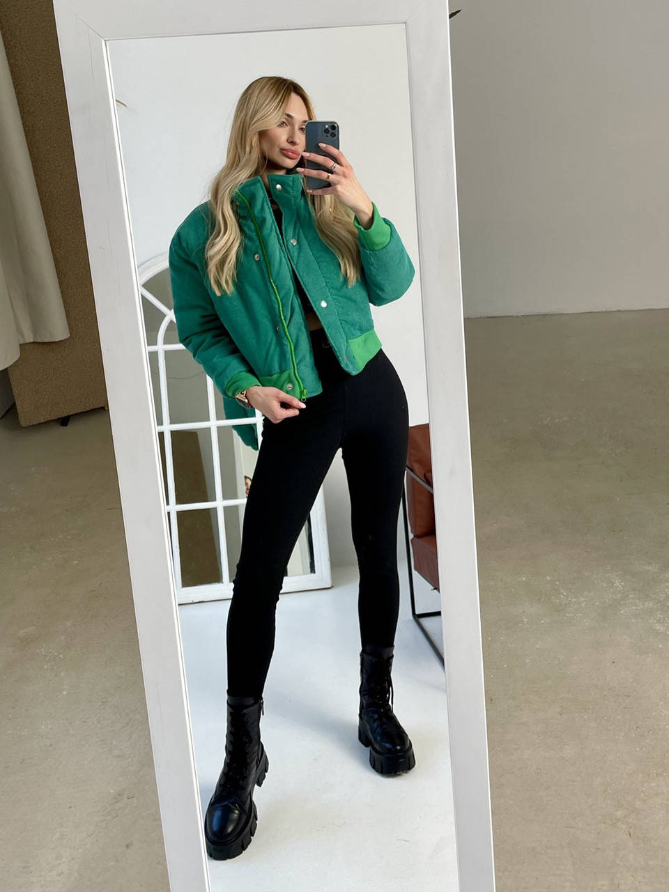 Вельветовая куртка весення женская укороченная (разные цвета)
Вельветовая куртка весення женская укороченная (разные цвета)