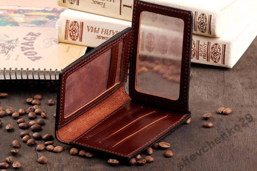 Обложка на права на документы кожаная
Обложка на права на документы кожаная