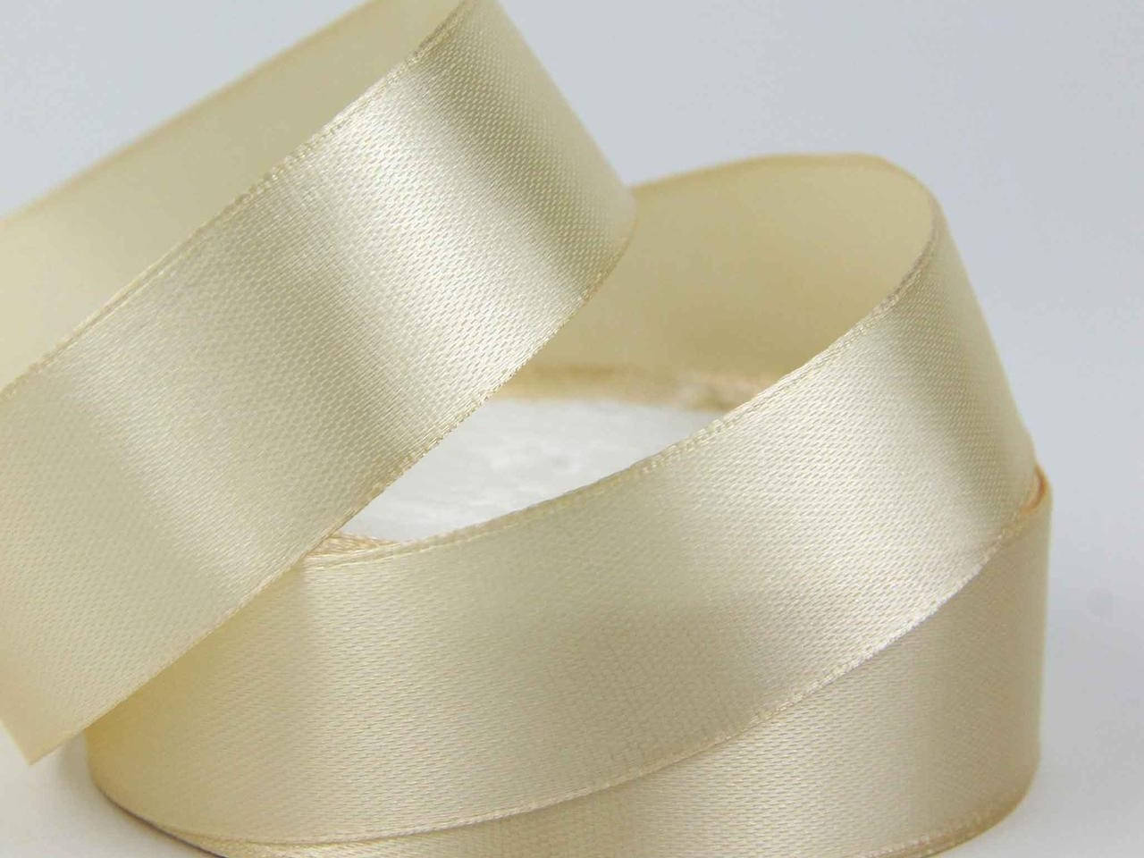 Стрічка атласна, 25мм Шампань, 23м 
Стрічка атласна, 25мм Шампань, 23м