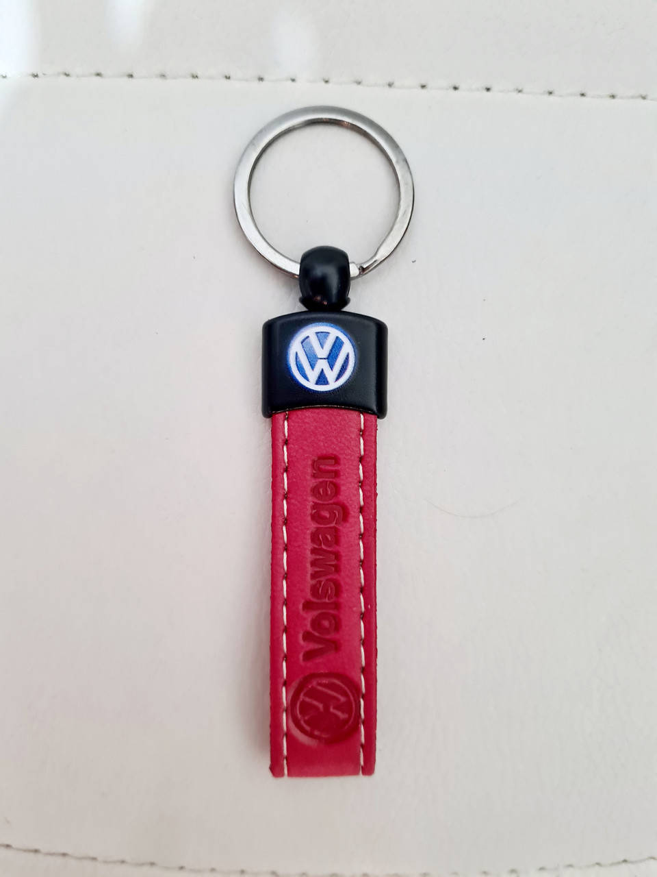 Брелок автомобильный кожанный для ключей Volkswagen Фольцваген красный!Качество!Турция! Брелок для ключей авто
Брелок автомобильный кожанный для ключей Volkswagen Фольцваген красный!Качество!Турция! Брелок для ключей авто
