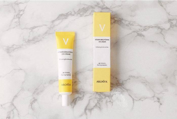 Витаминный осветляющий крем для кожи вокруг глаз Medi Flower Aronyx Vitamin Brightening Eye Cream, 40мл
Витаминный осветляющий крем для кожи вокруг глаз Medi Flower Aronyx Vitamin Brightening Eye Cream, 40мл