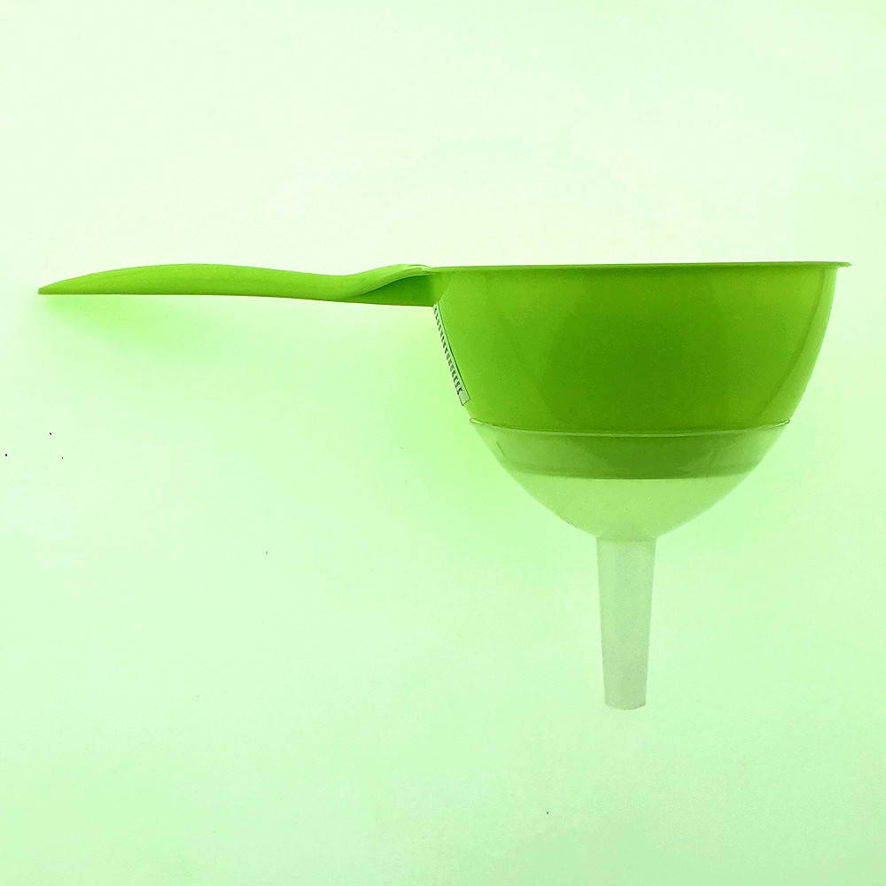 Лейка с ситом средняя (комплект) 
Лейка с ситом средняя (комплект)