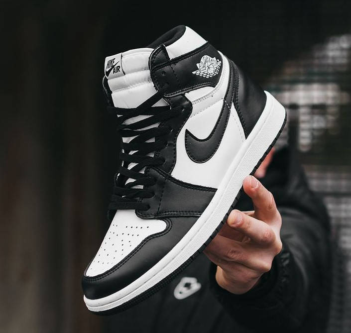Женские кроссовки Nike Air Jordan 1 Retro High осень-весна повседневные черные с белым. Живое фото, Черно-белый
Женские кроссовки Nike Air Jordan 1 Retro High осень-весна повседневные черные с белым. Живое фото, Черно-белый
