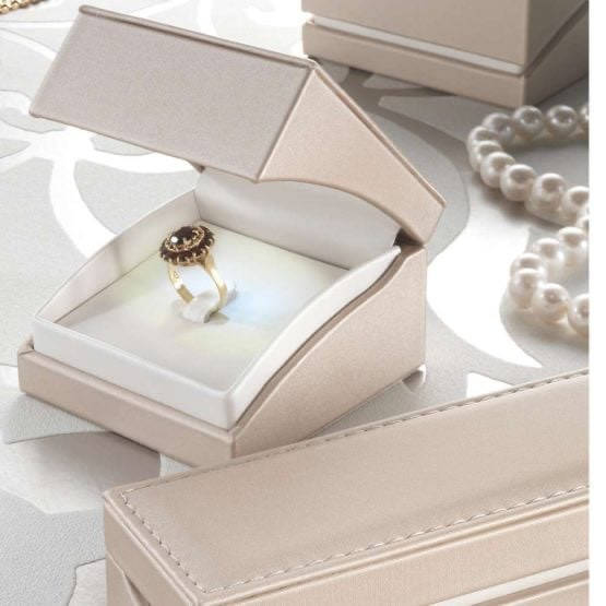 Футляр для кільця з підсвіткою Frosinone
Футляр для кільця з підсвіткою Frosinone