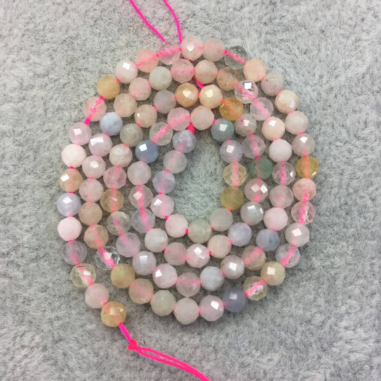 Бусины на нитке натуральный Морганит граненый шарик d=4мм L=38см 
Бусины на нитке натуральный Морганит граненый шарик d=4мм L=38см