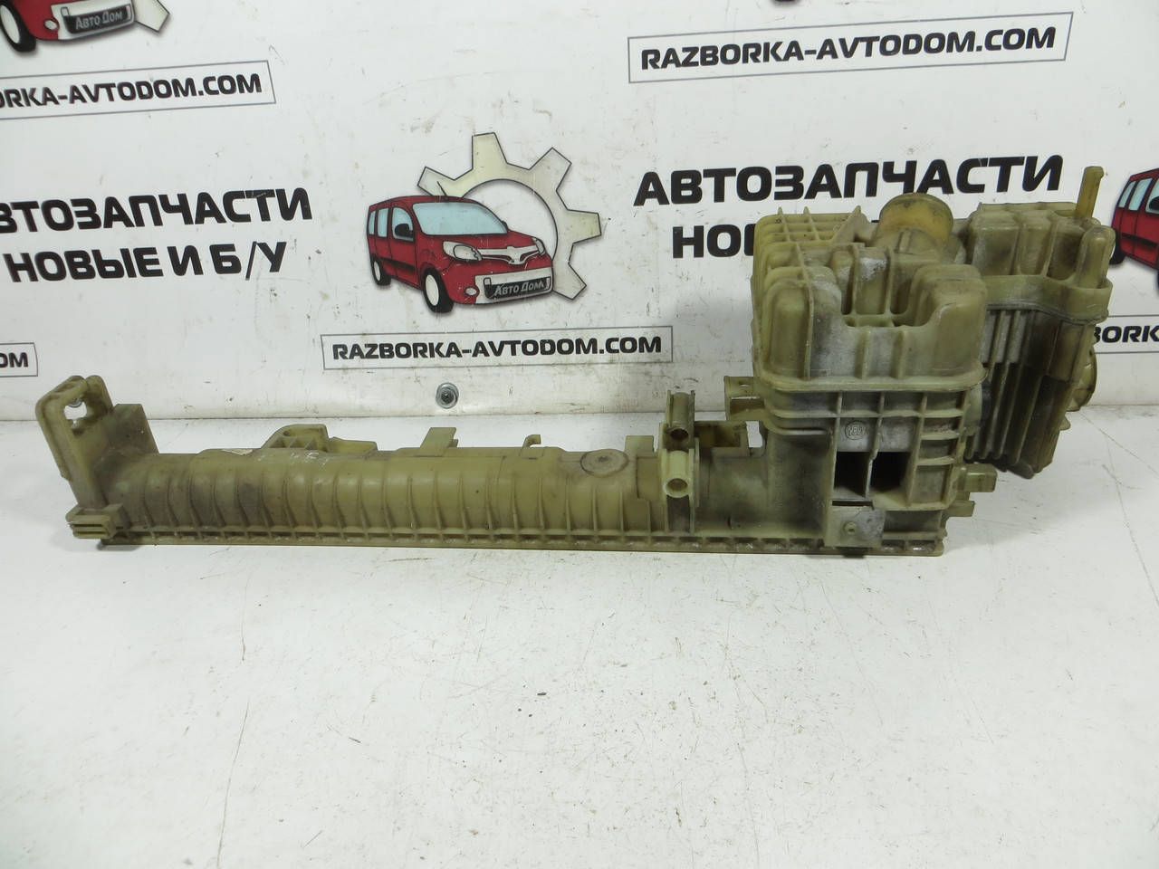 Бачок радиатора основного (охлаждения) (большой) МКПП 2.2CDI , 2.3 16V , 2.3TD Mercedes Vito 638 (1996-2003)
Бачок радиатора основного (охлаждения) (большой) МКПП 2.2CDI , 2.3 16V , 2.3TD Mercedes Vito 638 (1996-2003)