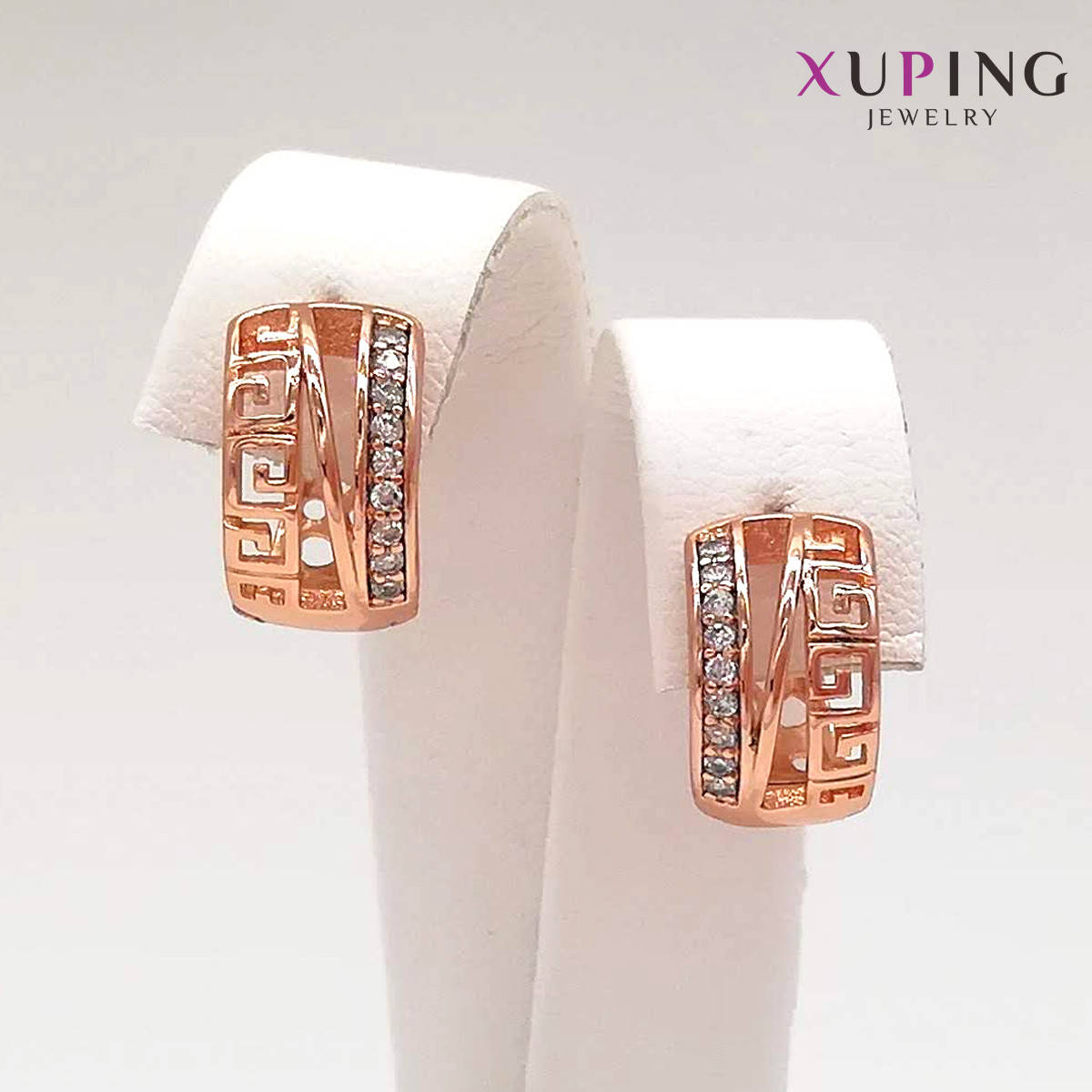 Серьги Xuping, размер 13х7 мм, белые фианиты (куб. цирконий), вес 2 г, позолота PO, ХР00851 (1)
Серьги Xuping, размер 13х7 мм, белые фианиты (куб. цирконий), вес 2 г, позолота PO, ХР00851 (1)