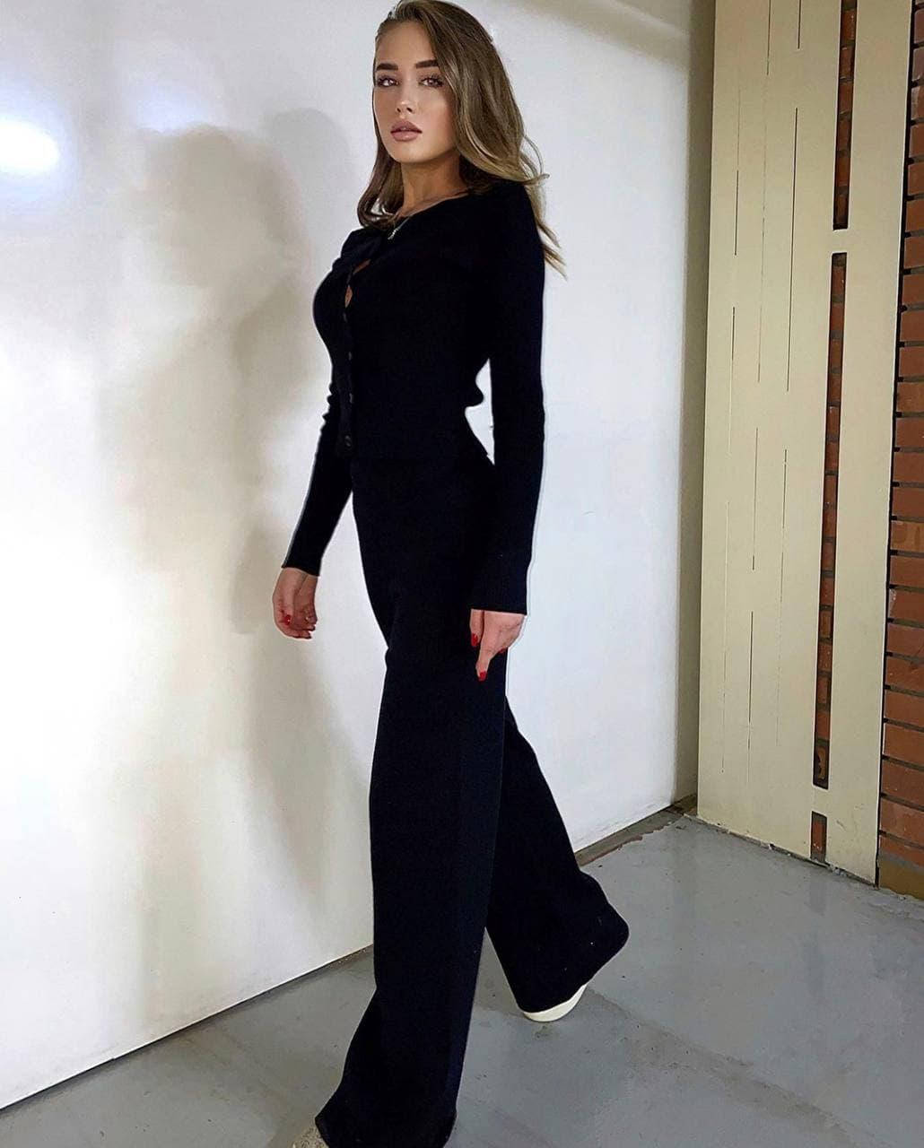 Женский костюм лонгслив на пуговицах и брюки-палаццо черный, 46/48
Женский костюм лонгслив на пуговицах и брюки-палаццо черный, 46/48