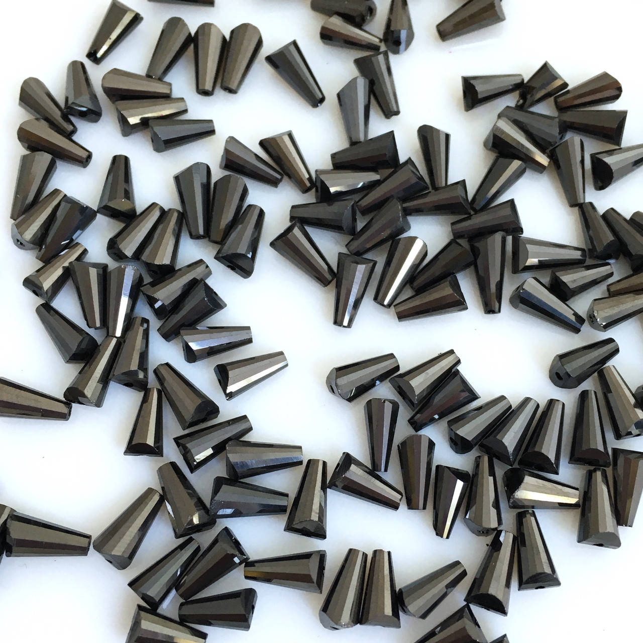 Хрустальные бусины. Конус. Размер: 4х8 мм. Серо-коричневый металик. 1 шт.
Хрустальные бусины. Конус. Размер: 4х8 мм. Серо-коричневый металик. 1 шт.