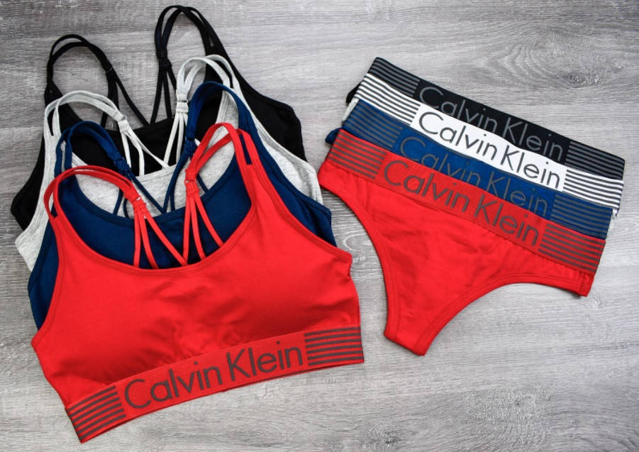 Женский комплект Calvin Klein 2 в 1 - топ + стринги - Красный - размер М - ( со съемными чашками)
Женский комплект Calvin Klein 2 в 1 - топ + стринги - Красный - размер М - ( со съемными чашками)