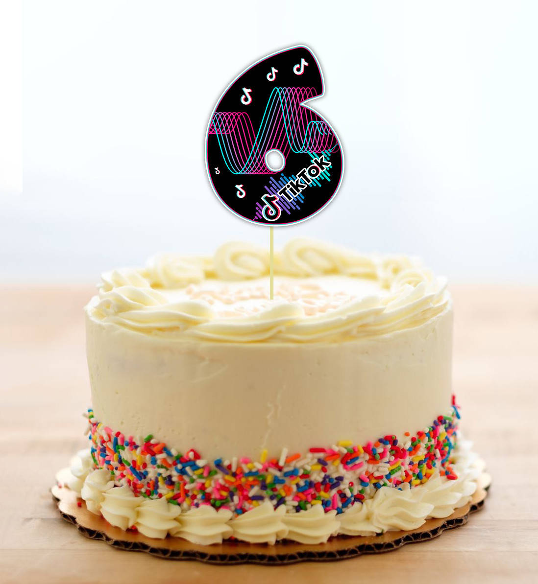 Топпер-цифра (от 0 до 10см цифра) вырубка "Тик Ток/Tik Tok" (1шт)- КАРТОН 6 
Топпер-цифра (от 0 до 10см цифра) вырубка "Тик Ток/Tik Tok" (1шт)- КАРТОН 6