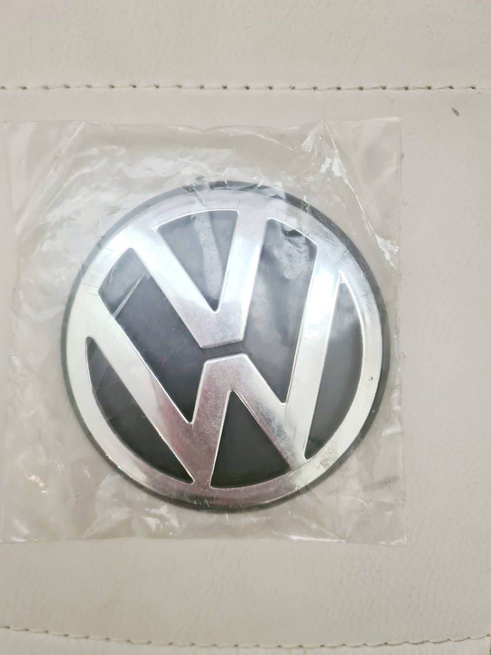 Эмблема значок на багажник ,заднюю ляду Volkswagen VW Polo Clasik,Golf III Passat Зад (на защ) 98-2002 (D=80)
Эмблема значок на багажник ,заднюю ляду Volkswagen VW Polo Clasik,Golf III Passat Зад (на защ) 98-2002 (D=80)