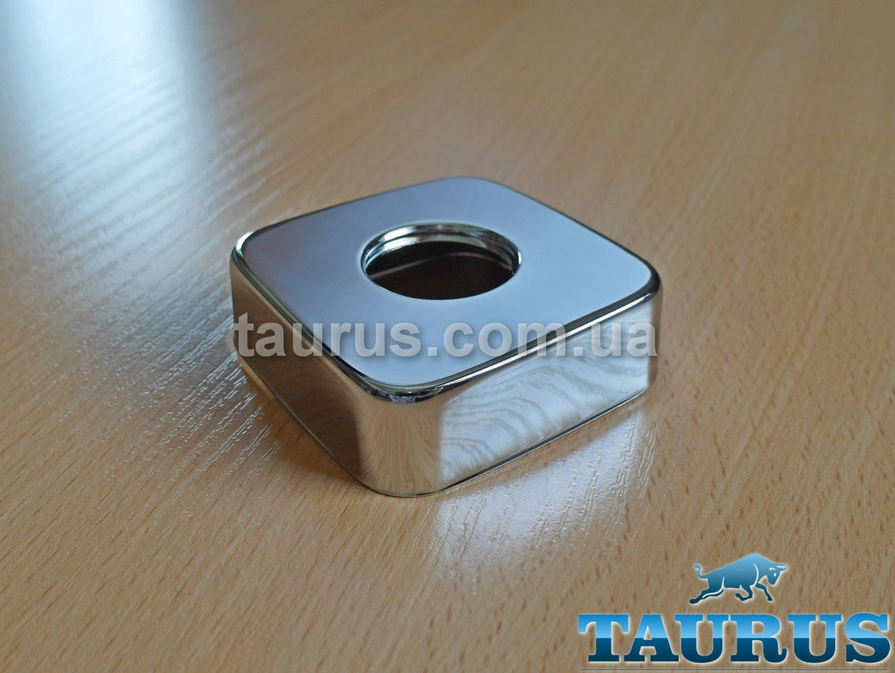 Большой квадратный декоративный фланец CUBE 60x60 h20 chrome хром, d25 мм (3/4") чашка, розета.
Большой квадратный декоративный фланец CUBE 60x60 h20 chrome хром, d25 мм (3/4") чашка, розета.