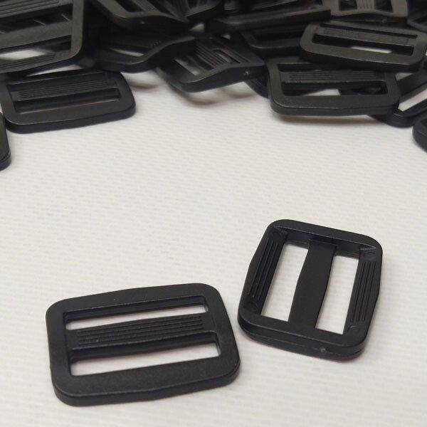 Пластиковая протяжка для стропы 2,5 см (653-Т-0808) 
Пластиковая протяжка для стропы 2,5 см (653-Т-0808)