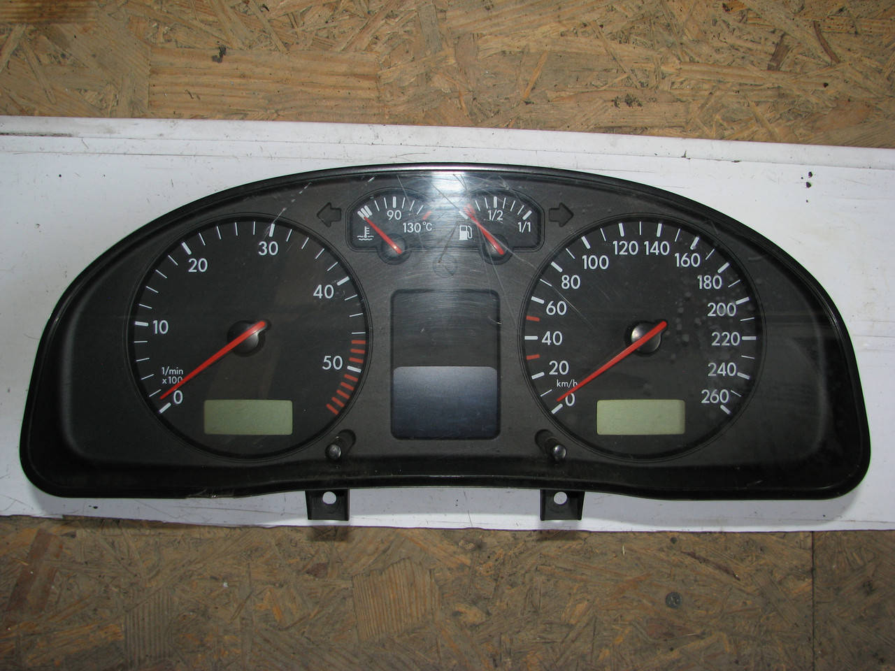 Б/у панель приборов Volkswagen Passat B5 1.9TDI, 3B0920822A, VDO 110.008.961/015, 110008961015
Б/у панель приборов Volkswagen Passat B5 1.9TDI, 3B0920822A, VDO 110.008.961/015, 110008961015