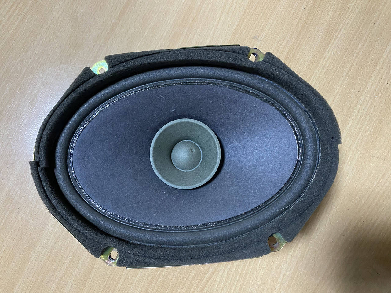 Динамик автомобильный колонка Mazda 6 GJ6A66960 2002-2007 
Динамик автомобильный колонка Mazda 6 GJ6A66960 2002-2007