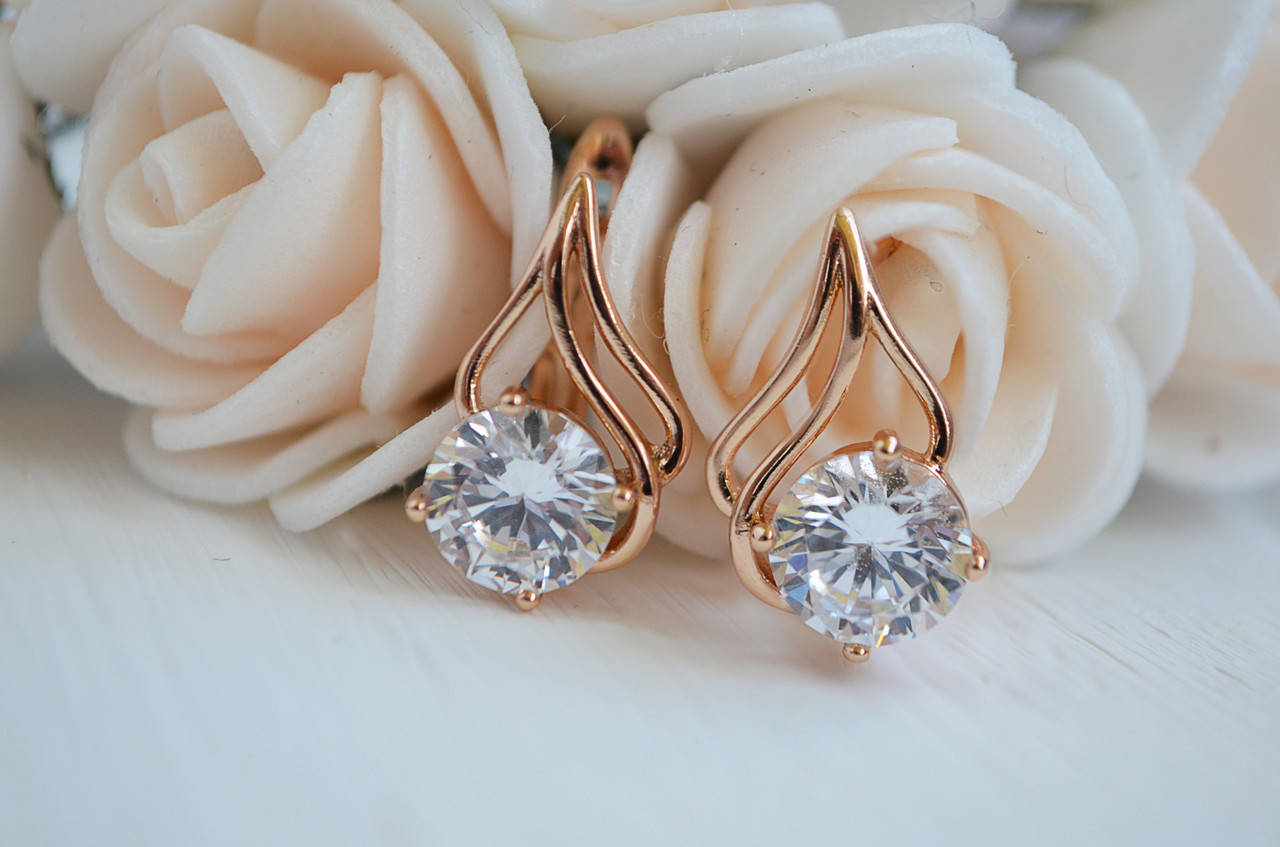 Серьги xuping медзолото . В наличии с голубым, белым и фиолетовым камнем.
Серьги xuping медзолото . В наличии с голубым, белым и фиолетовым камнем.