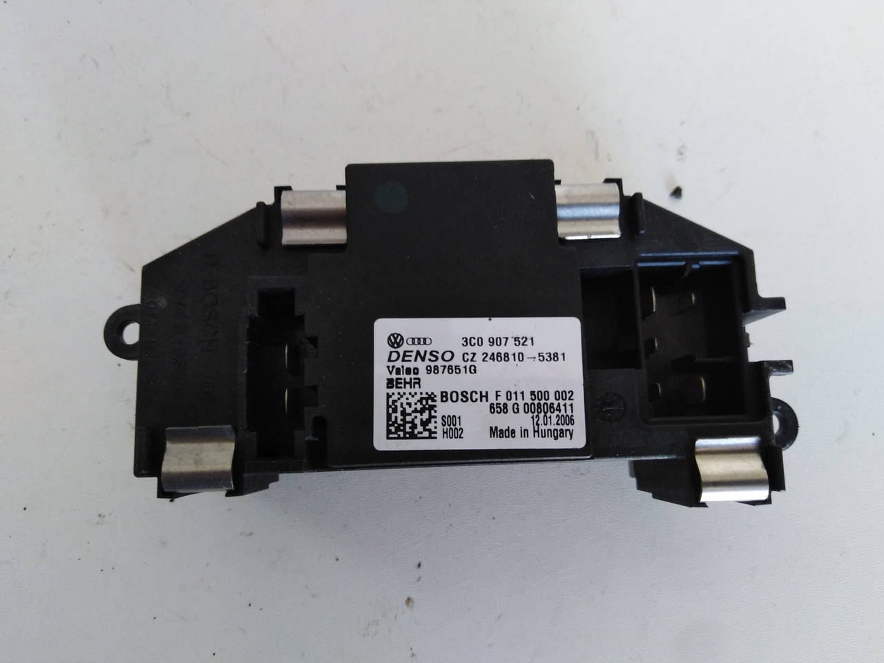 Резистор печки Volkswagen Passat B6, Golf 5 Пассат Б6, Гольф 5. 3C0907521, 987651G, F011500002.
Резистор печки Volkswagen Passat B6, Golf 5 Пассат Б6, Гольф 5. 3C0907521, 987651G, F011500002.