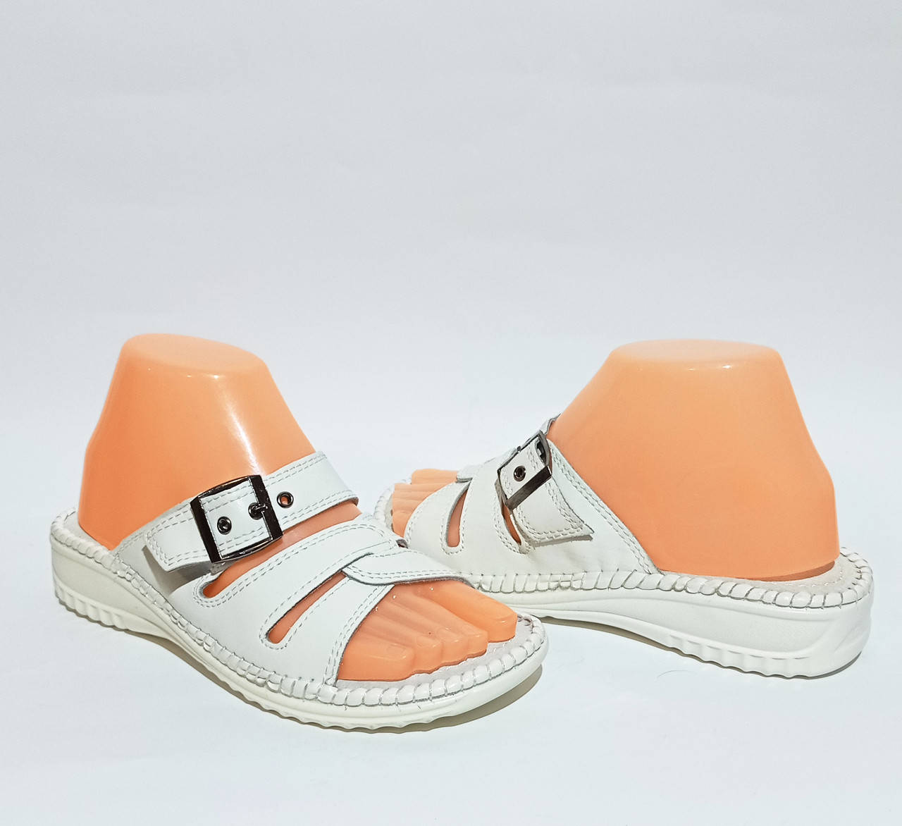 Женские шлепки, натуральная кожа в белом цвете удобная прошитая обувь 39