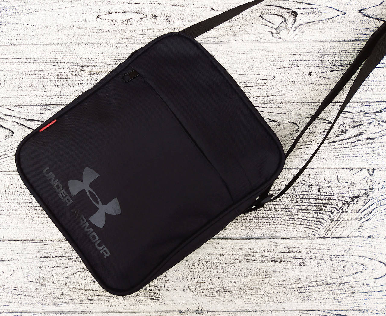 Мужская черная сумка мессенджер Under armour на плечо, мужская барсетка на плечевом ремне Under armour
Мужская черная сумка мессенджер Under armour на плечо, мужская барсетка на плечевом ремне Under armour