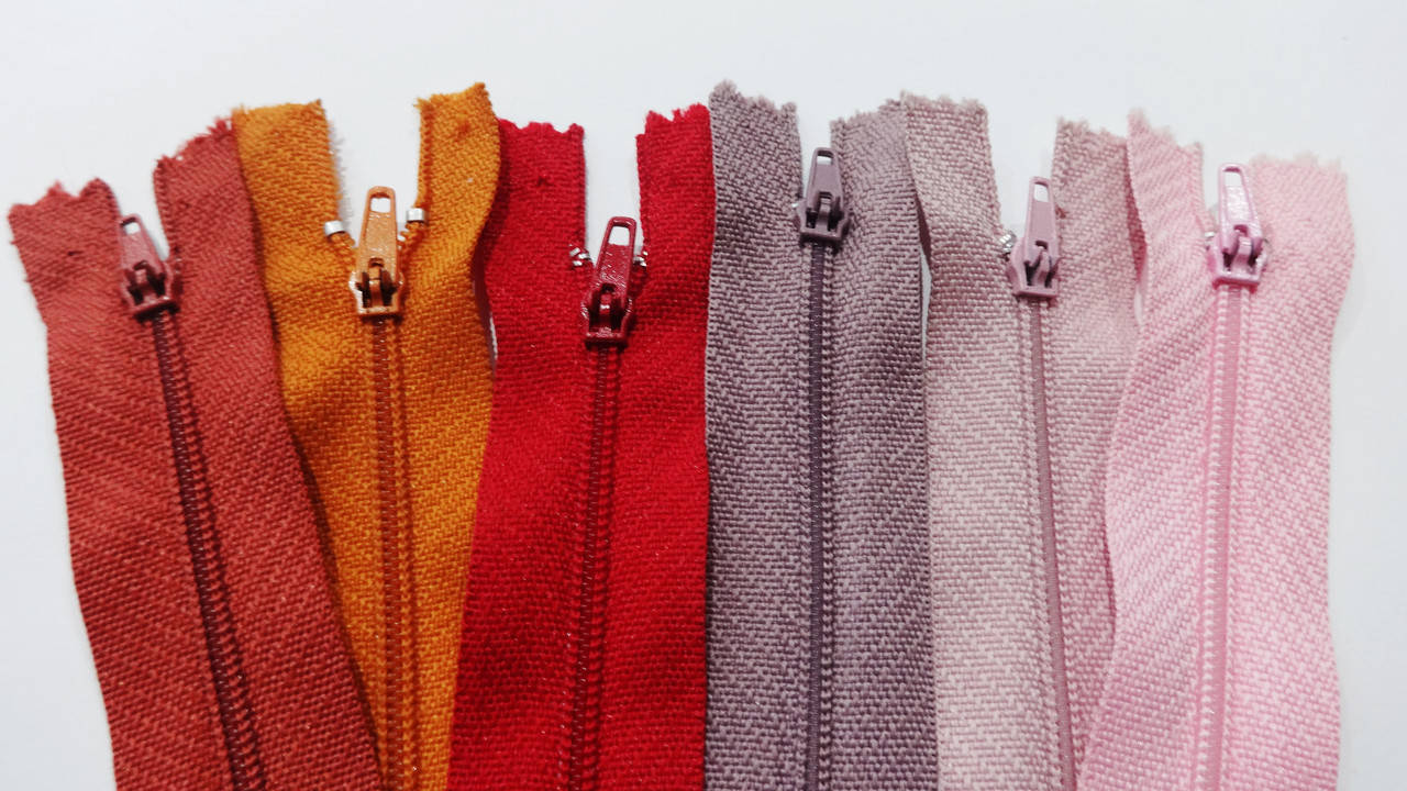 Молния юбочная №3 цвет в ассортименте 18 см, Разные цвета
Молния юбочная №3 цвет в ассортименте 18 см, Разные цвета