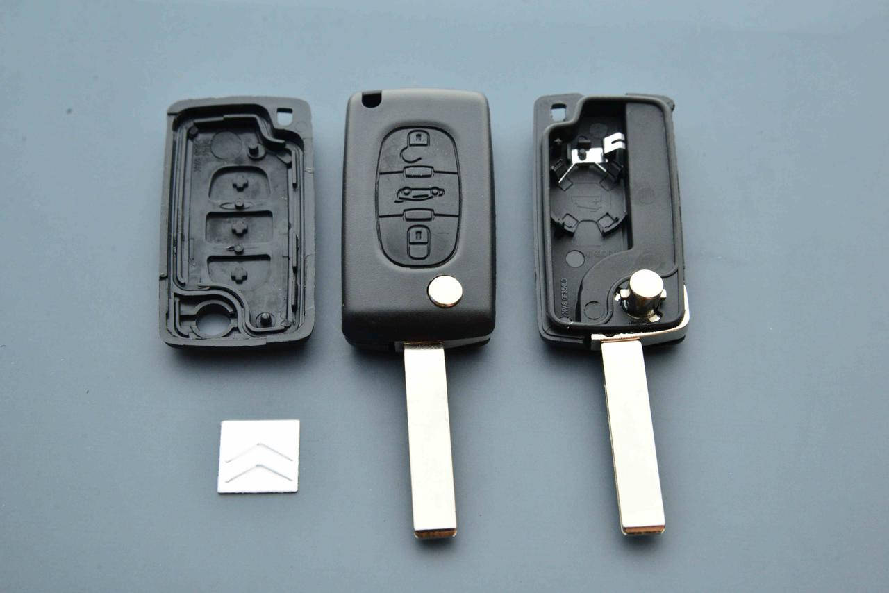 Корпус выкидного ключа для Citroen C1, C2, С3, С4, Jumpy (Ситроен Джампи) 3 - кнопки, батарейка на корпусе
Корпус выкидного ключа для Citroen C1, C2, С3, С4, Jumpy (Ситроен Джампи) 3 - кнопки, батарейка на корпусе