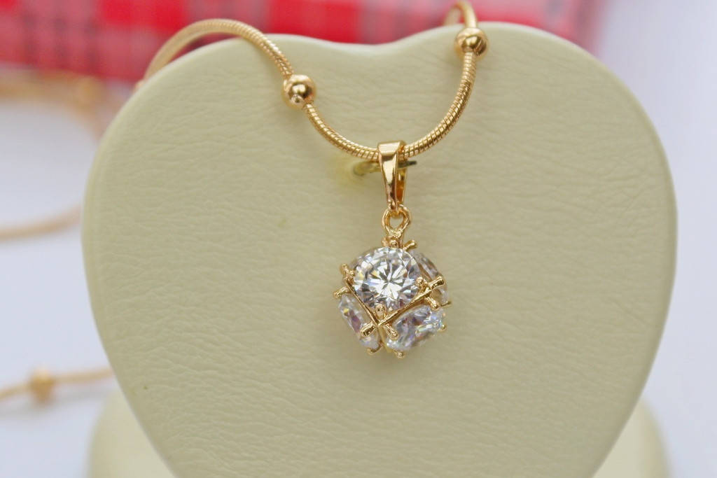 Кулон Xuping Jewelry камешек кубик 10 мм золотистый
Кулон Xuping Jewelry камешек кубик 10 мм золотистый