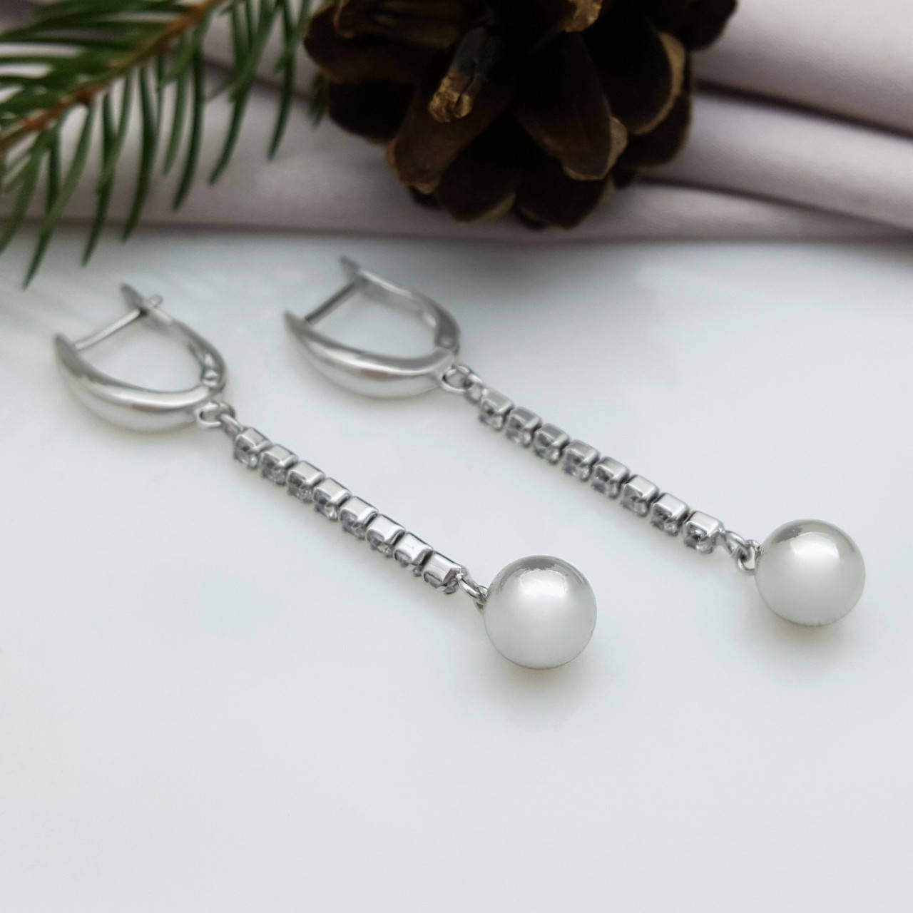 Серьги Тропинка с глянцевим Шаром, с цирконием, англ.замок, медсталь Xuping
Серьги Тропинка с глянцевим Шаром, с цирконием, англ.замок, медсталь Xuping