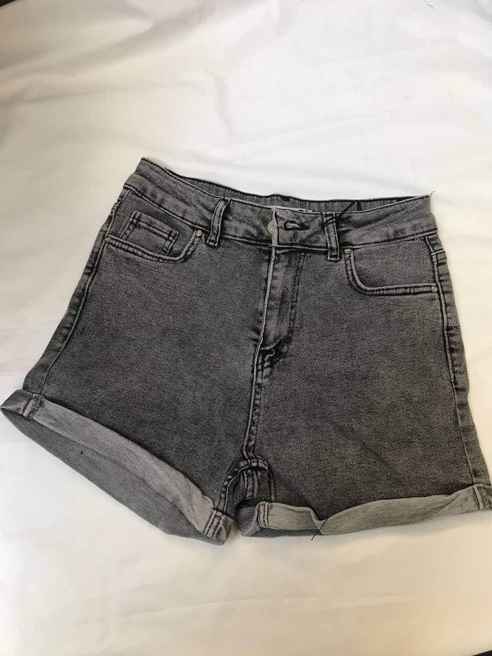 Стильные молодежные летние женские шорты серый джинс 30, Темно-серый
Стильные молодежные летние женские шорты серый джинс 30, Темно-серый